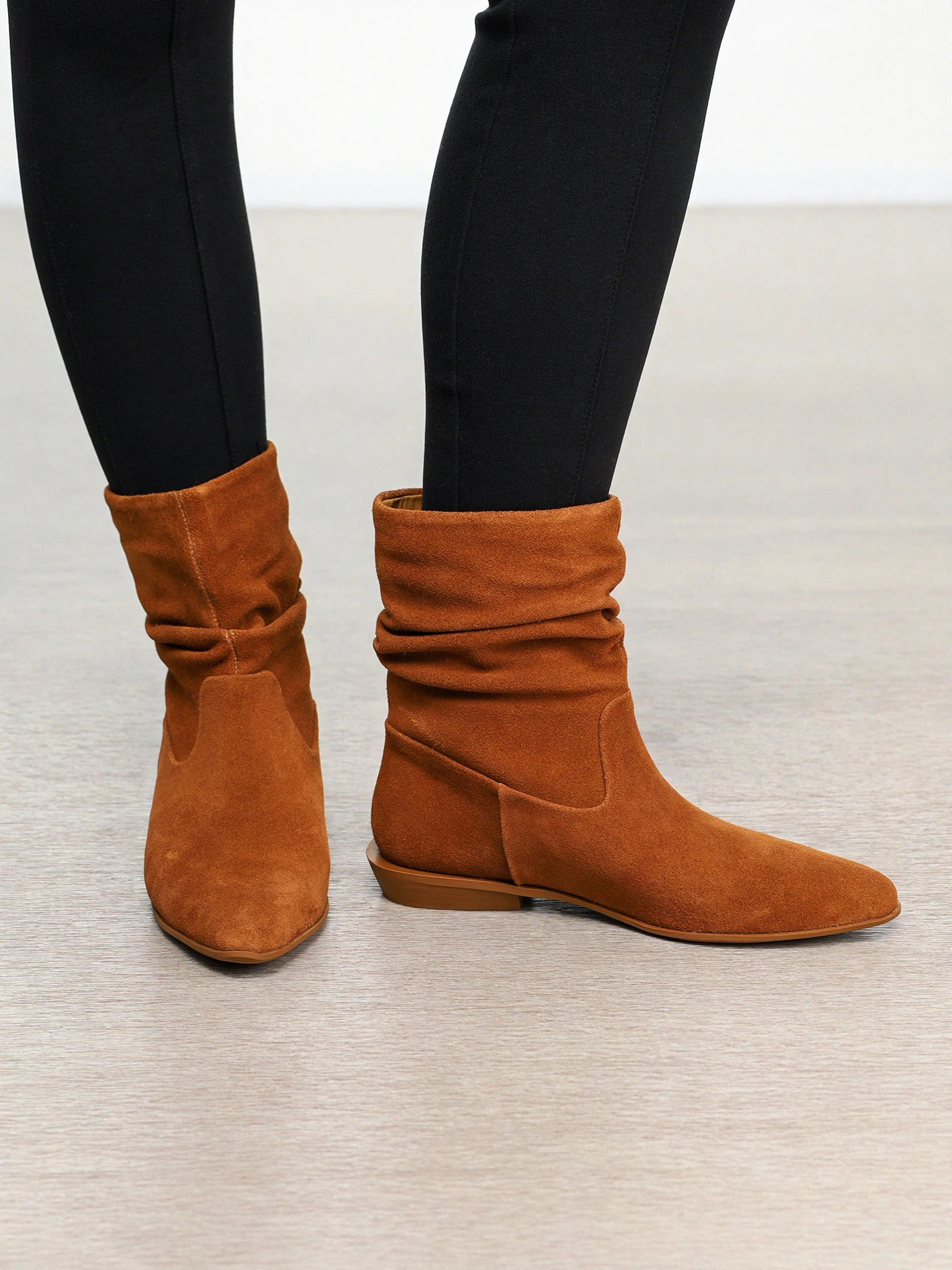 Ботинки рыжего цвета на низком каблуке